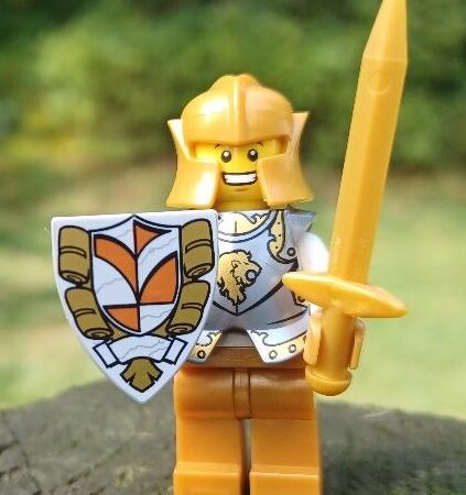 LEGO Gold Knight Minifig