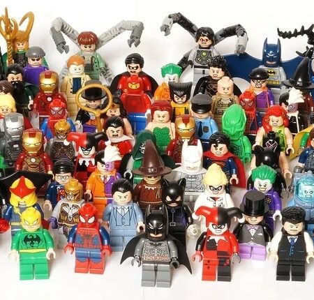 Mystery LEGO Superhero Minifig