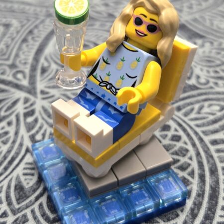 LEGO Mom in Loungechair by the Pool