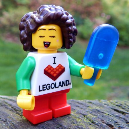 LEGOLAND Girl with Popsicle