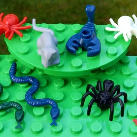 8 LEGO Creepy Crawlies