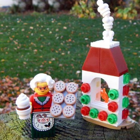 LEGO Mrs. Claus Baking Cookies